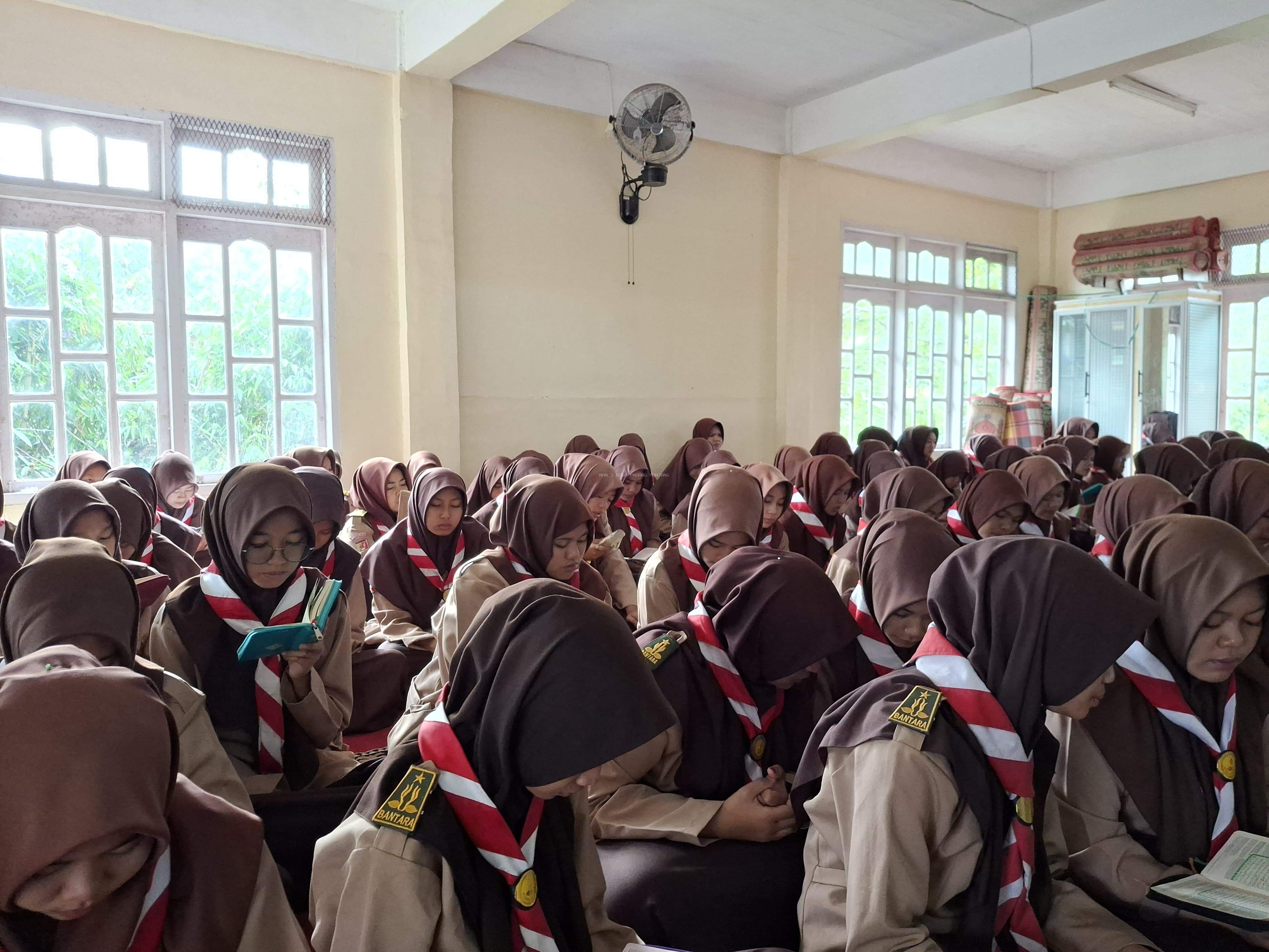 Menyemarakkan Ramadhan dengan Tadarus Al-Qur’an di MAN 3 Kota Padang Panjang